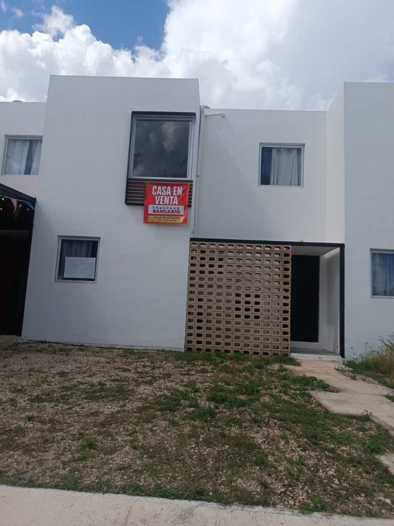 Casa en Venta en Amaneceres, Kanasín, Yucatán | Frente a Parque